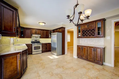 105 Veneto Drive, ON L4L 8X5