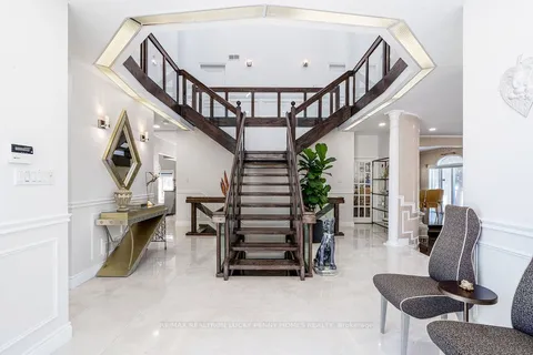 2 Jennings Gate, ON L6C 1A9