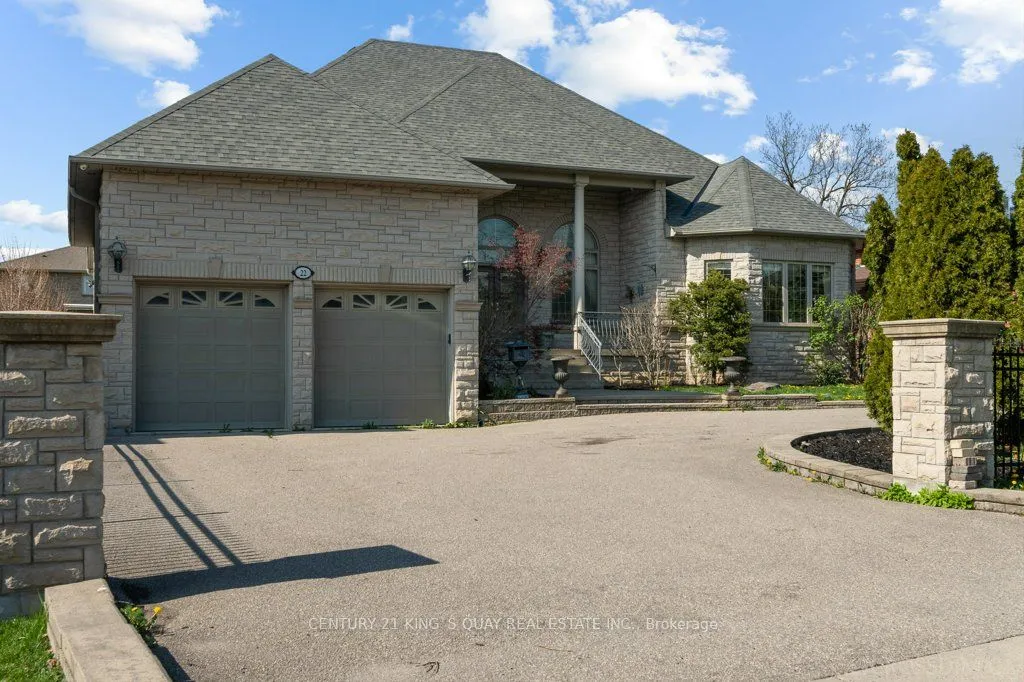 22 Garden Avenue, ON L4C 6L9