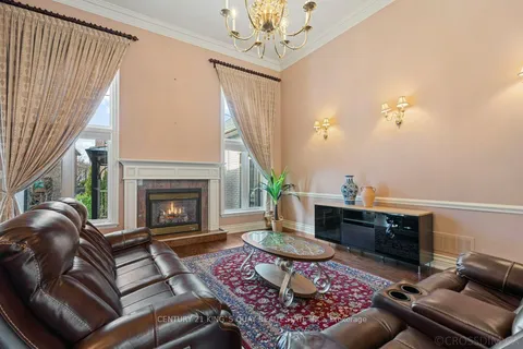 22 Garden Avenue, ON L4C 6L9