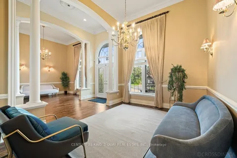 22 Garden Avenue, ON L4C 6L9