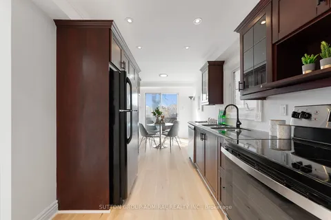 55 Thornbury Circle, ON L4J 5C3