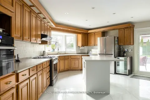 117 Hayhoe Avenue, ON L4L 1S5