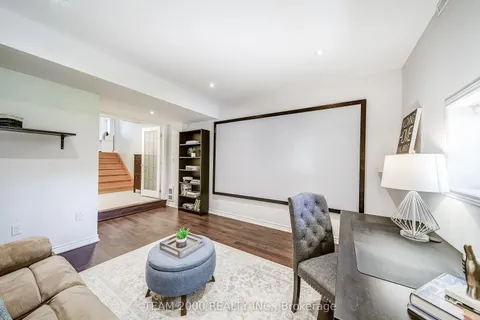 36 Isa Court, ON L4H 1J4