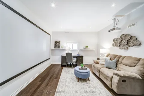 36 Isa Court, ON L4H 1J4