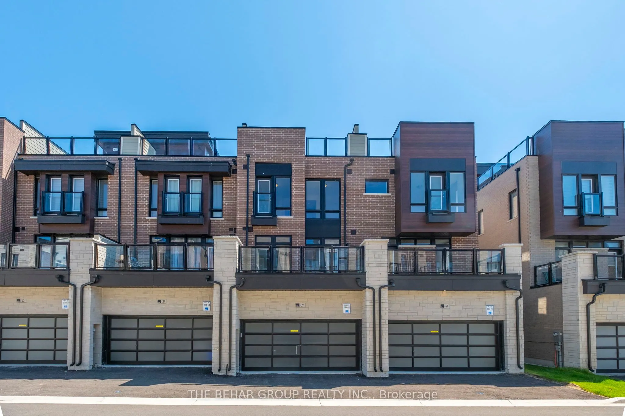 39 Credit Lane, ON L4E 1G9