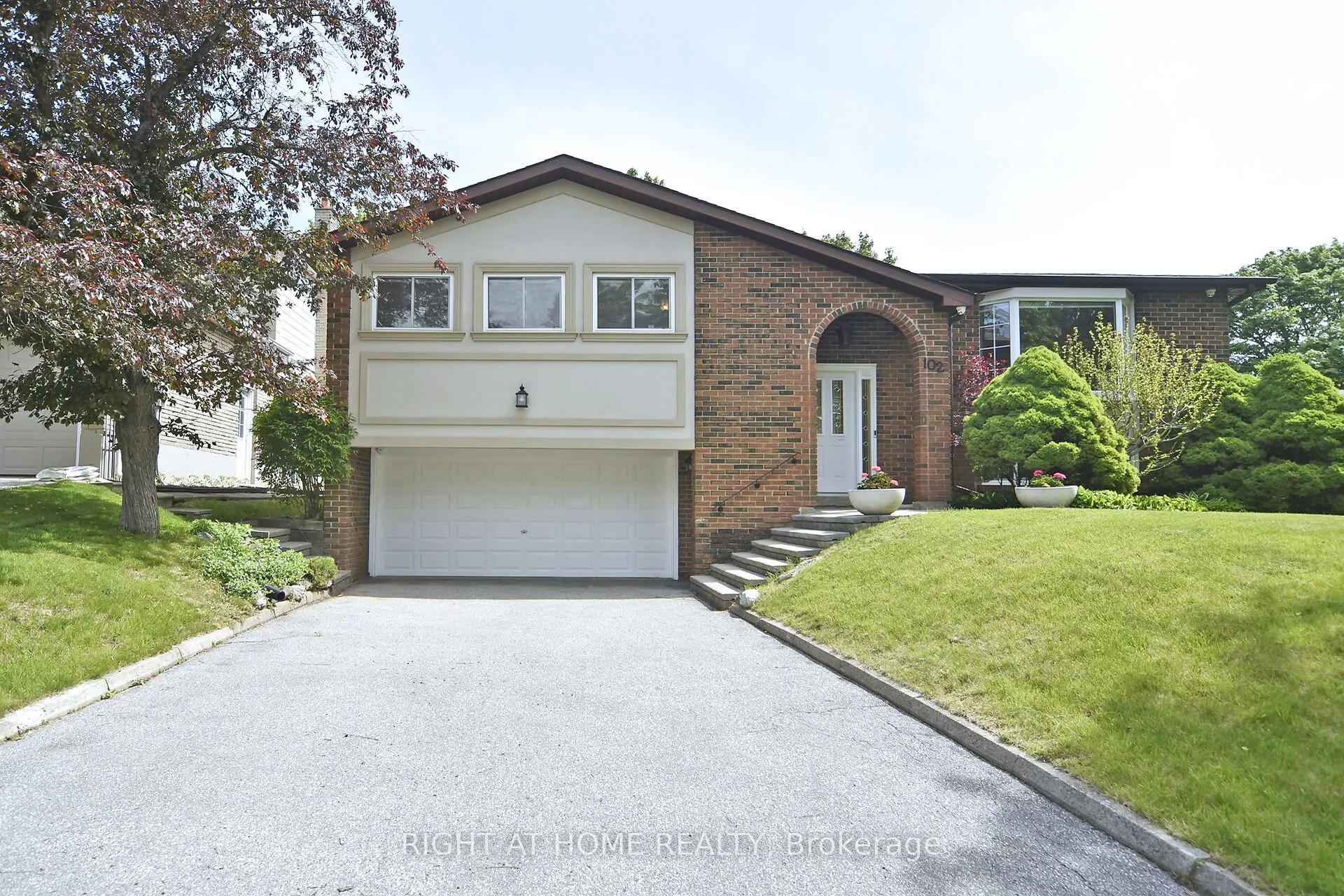 102 Romfield Circuit, ON L3T 3H6