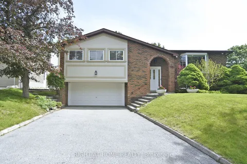 102 Romfield Circuit, ON L3T 3H6