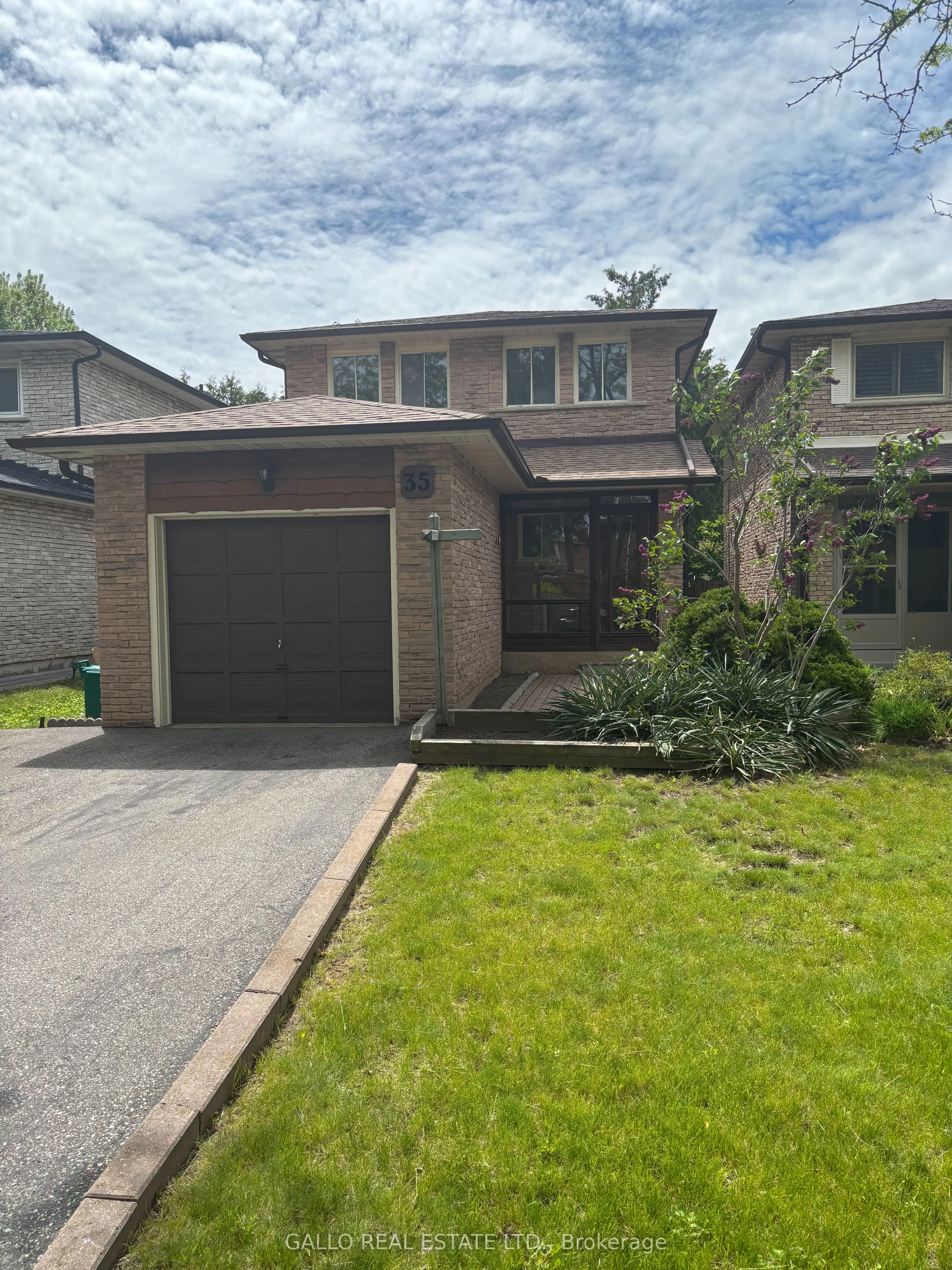 35 Delmark Boulevard, ON L3P 3Z1