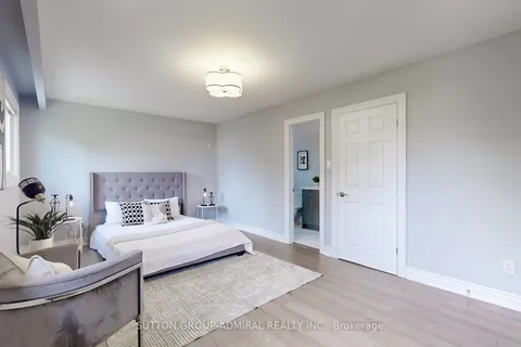 14 Thorny Brae Drive, ON L3T 3G4