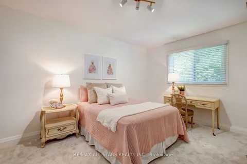 67 Autumn Way, ON L4G 4P5