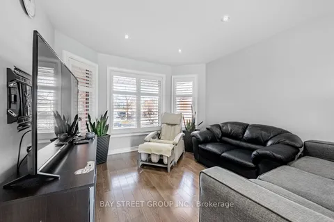 98 Royalpark Way, ON L4H 1J5