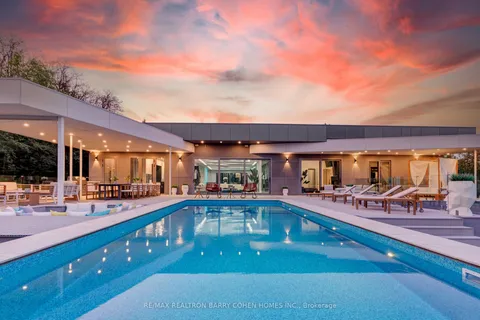 23 Hunters Glen Road, ON L4G 6W4