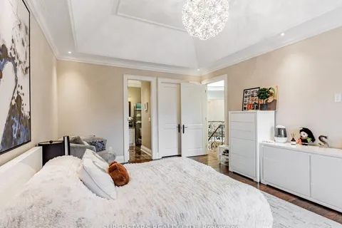 17 Westwood Lane, ON L4C 6X4