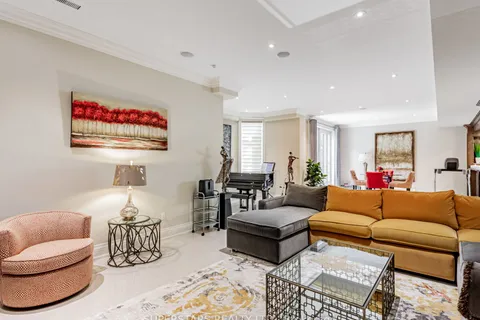 17 Westwood Lane, ON L4C 6X4