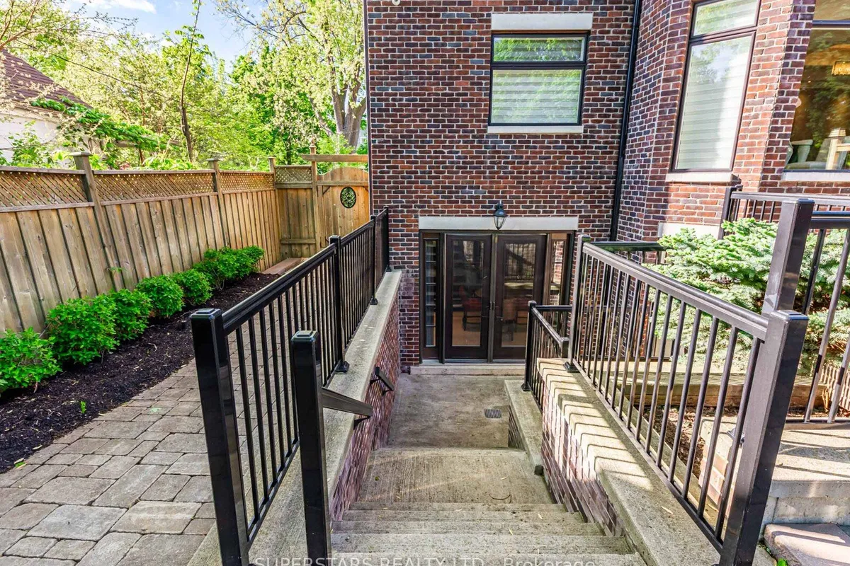 17 Westwood Lane, ON L4C 6X4