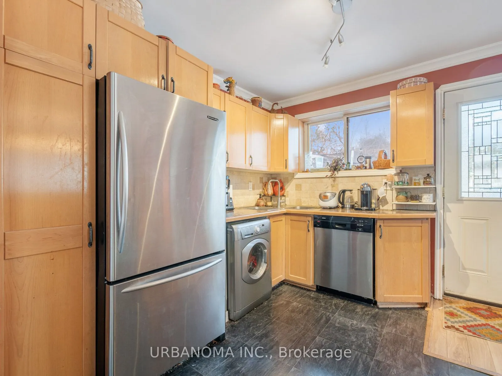 25 Algonquin Crescent, Aurora, ON L4G 3E6