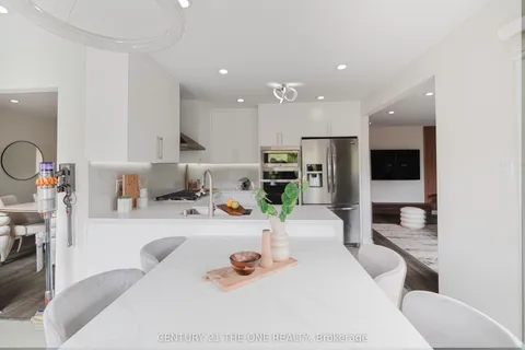 971 Leslie Valley Drive, ON L3Y 7E7