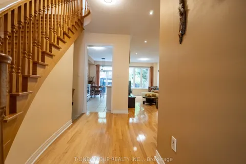 Unit 14 - 8 Townwood Drive, Richmond Hill, ON L4E 4X9