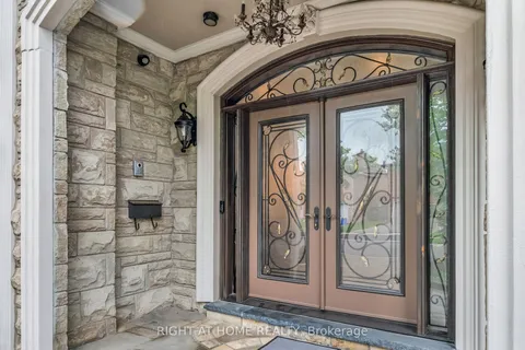 29 Pinewood Drive, ON L4J 5P4
