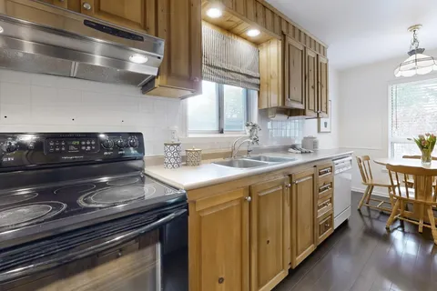 4 Kitsilano Crescent, ON L4C 5A5
