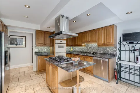 82 Rhodes Circle, ON L3X 1V2