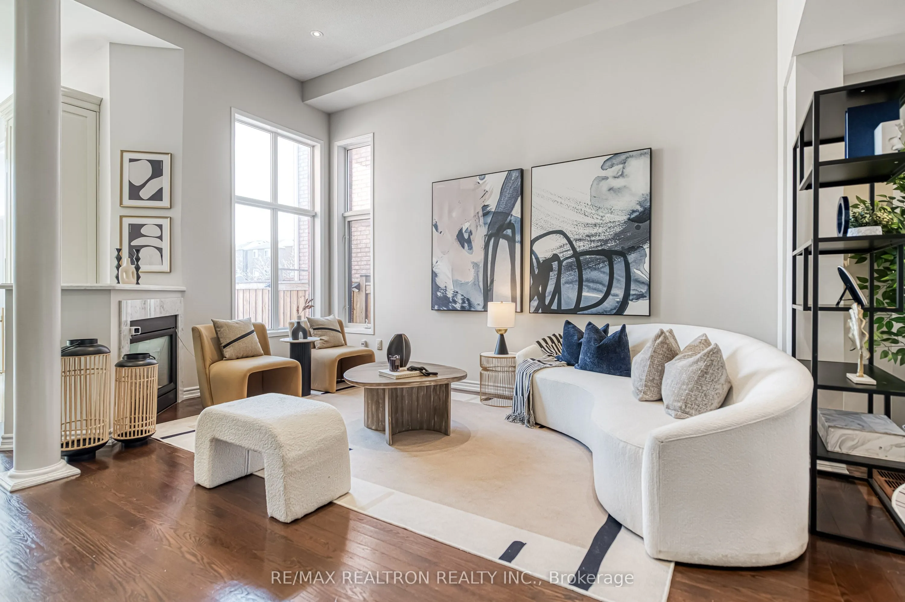 11 Queensway Drive, ON L4S 1S1