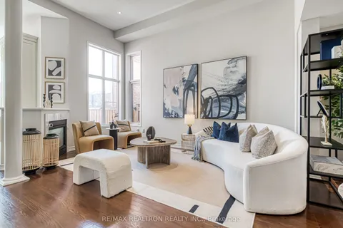 11 Queensway Drive, ON L4S 1S1