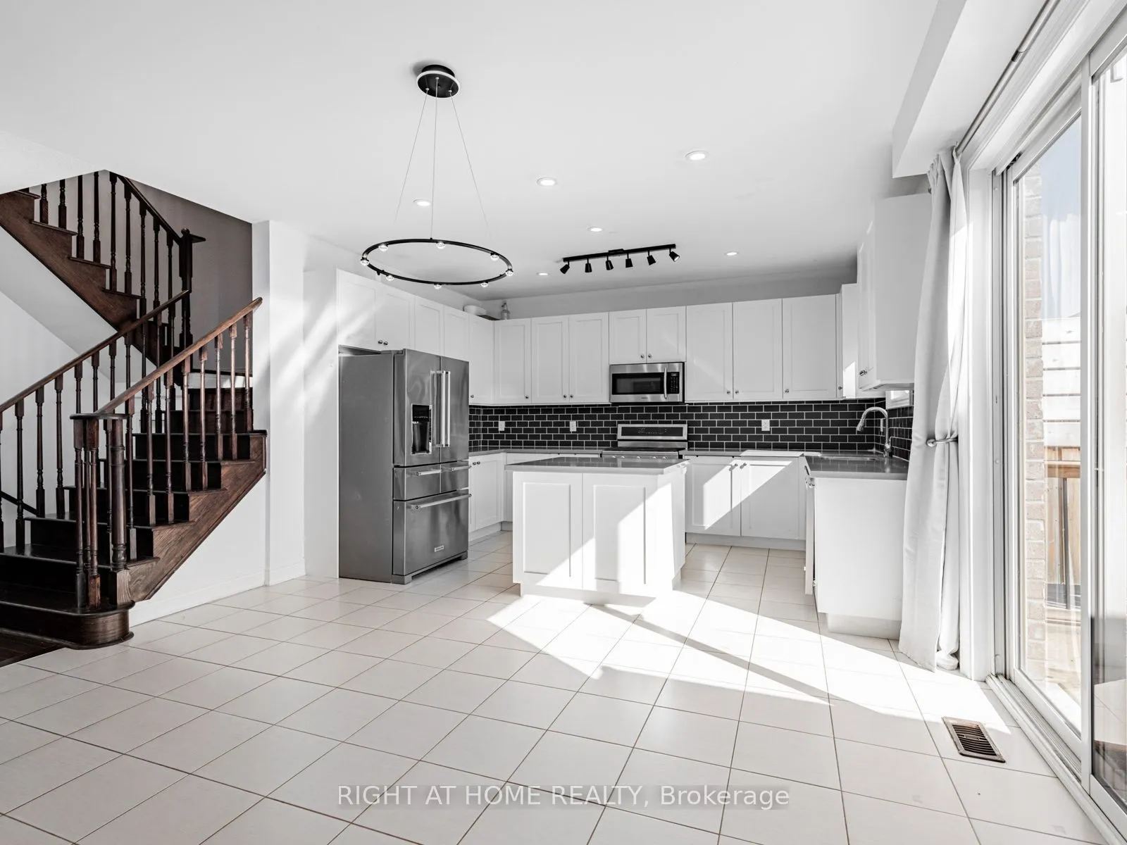214 Stevenson Crescent, ON L3Z 0T1