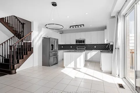 214 Stevenson Crescent, ON L3Z 0T1