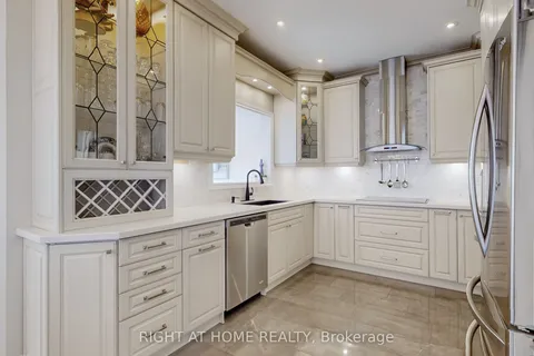 320 Canyon Hill Avenue, ON L4C 0R1