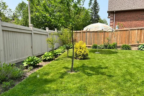 109 Topham Crescent, ON L4C 9E9