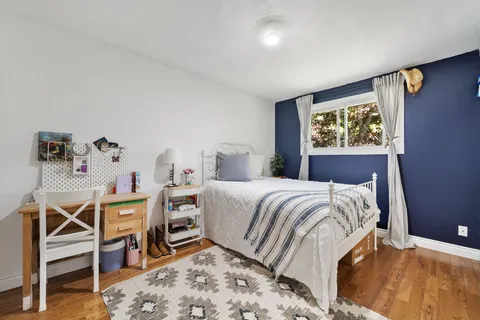 12 Easy Street, ON L0E 1N0