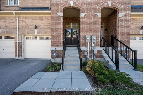 107 Knott End Crescent, Newmarket, ON L3Y 0E4