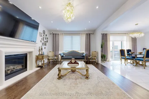 42 Tipp Drive, Richmond Hill, ON L4E 1A2