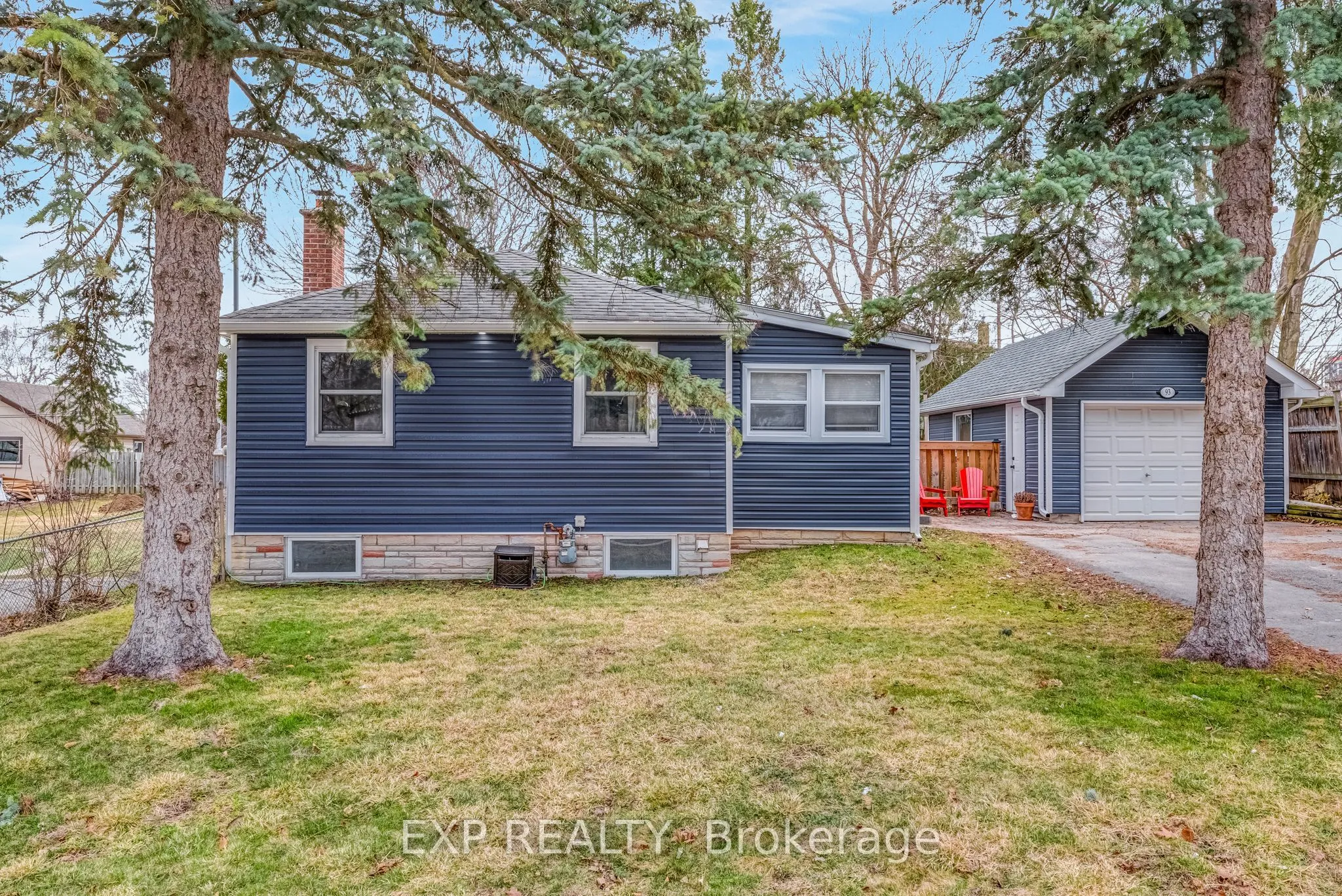 93 Lundy's Lane, Newmarket, ON L3Y 3R9