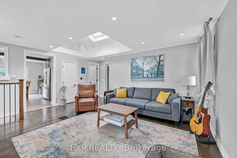 93 Lundy's Lane, Newmarket, ON L3Y 3R9