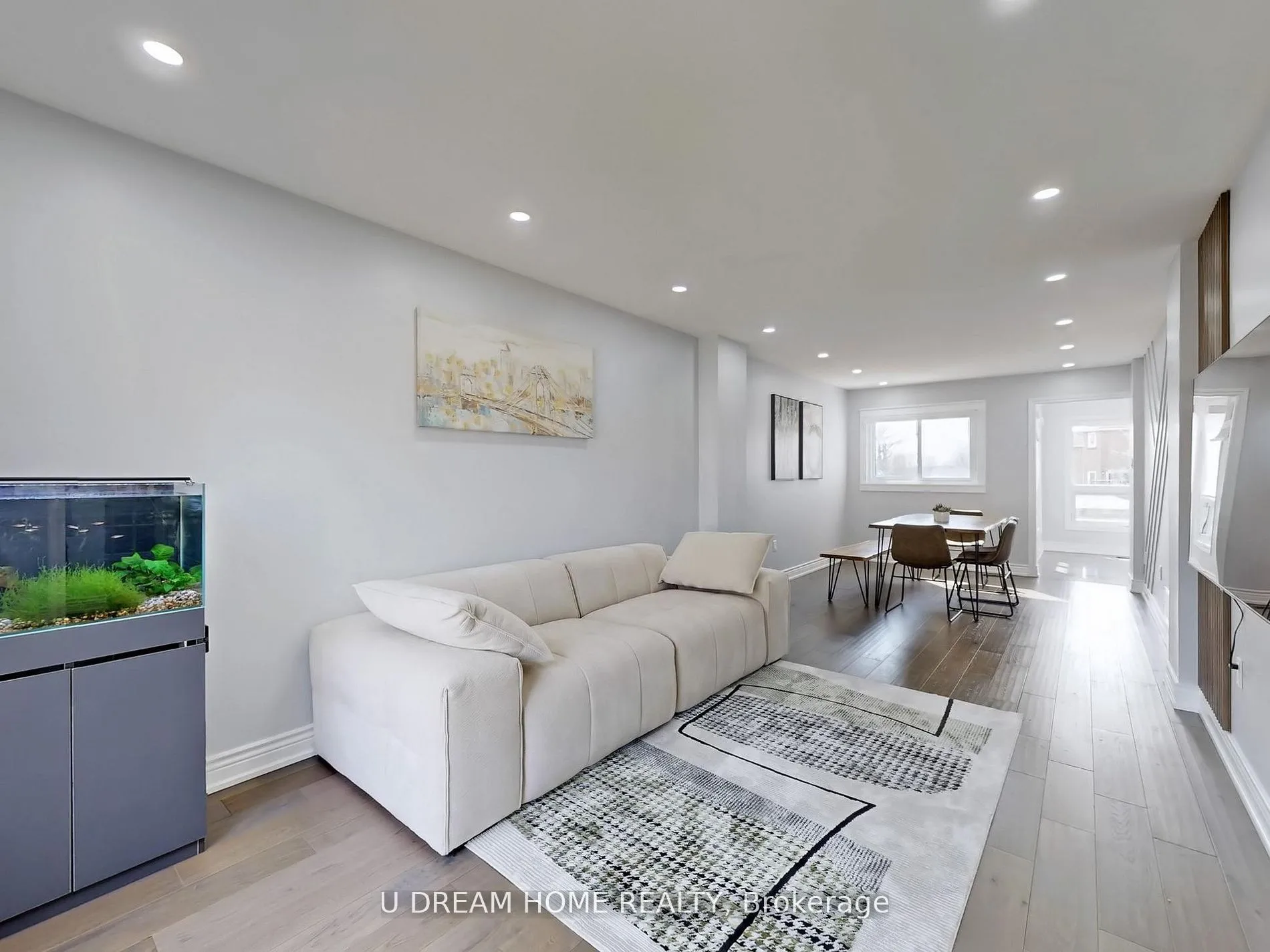 84 Autumn Way, Aurora, ON L4G 4P4