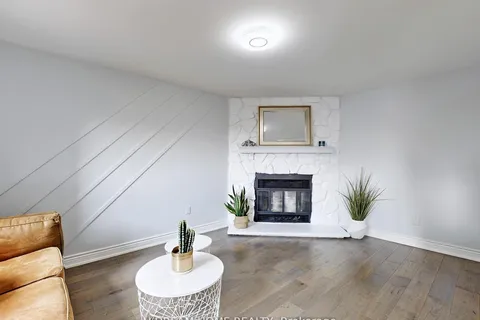 84 Autumn Way, Aurora, ON L4G 4P4