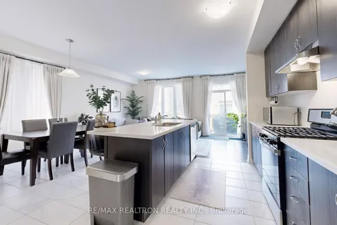 6 Reign Lane, ON L3S 0E8