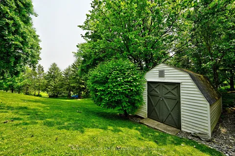 15 Earls Court, East Gwillimbury, ON L9N 1E5
