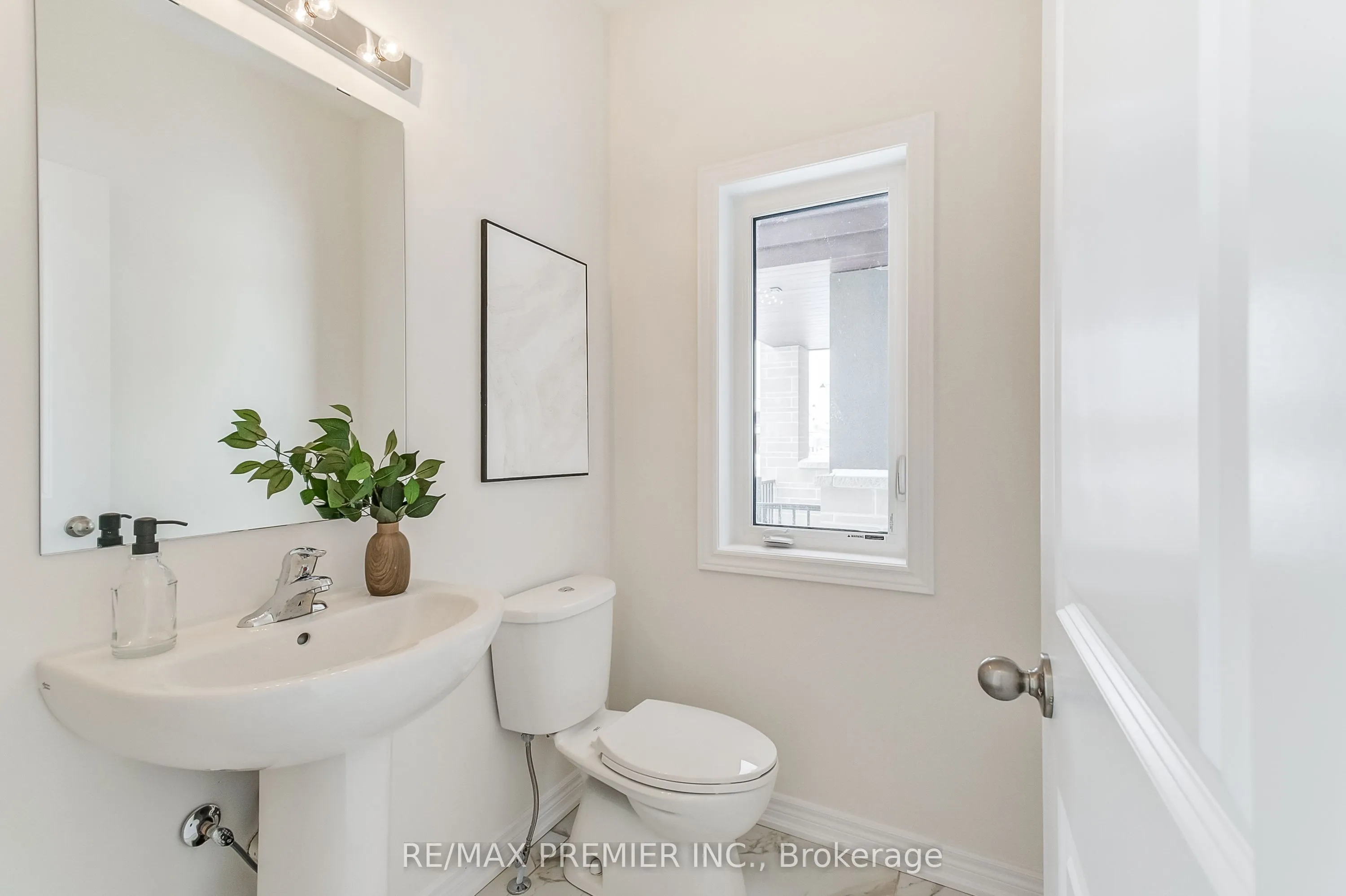 374 Boundary Boulevard, ON L4A 5E2