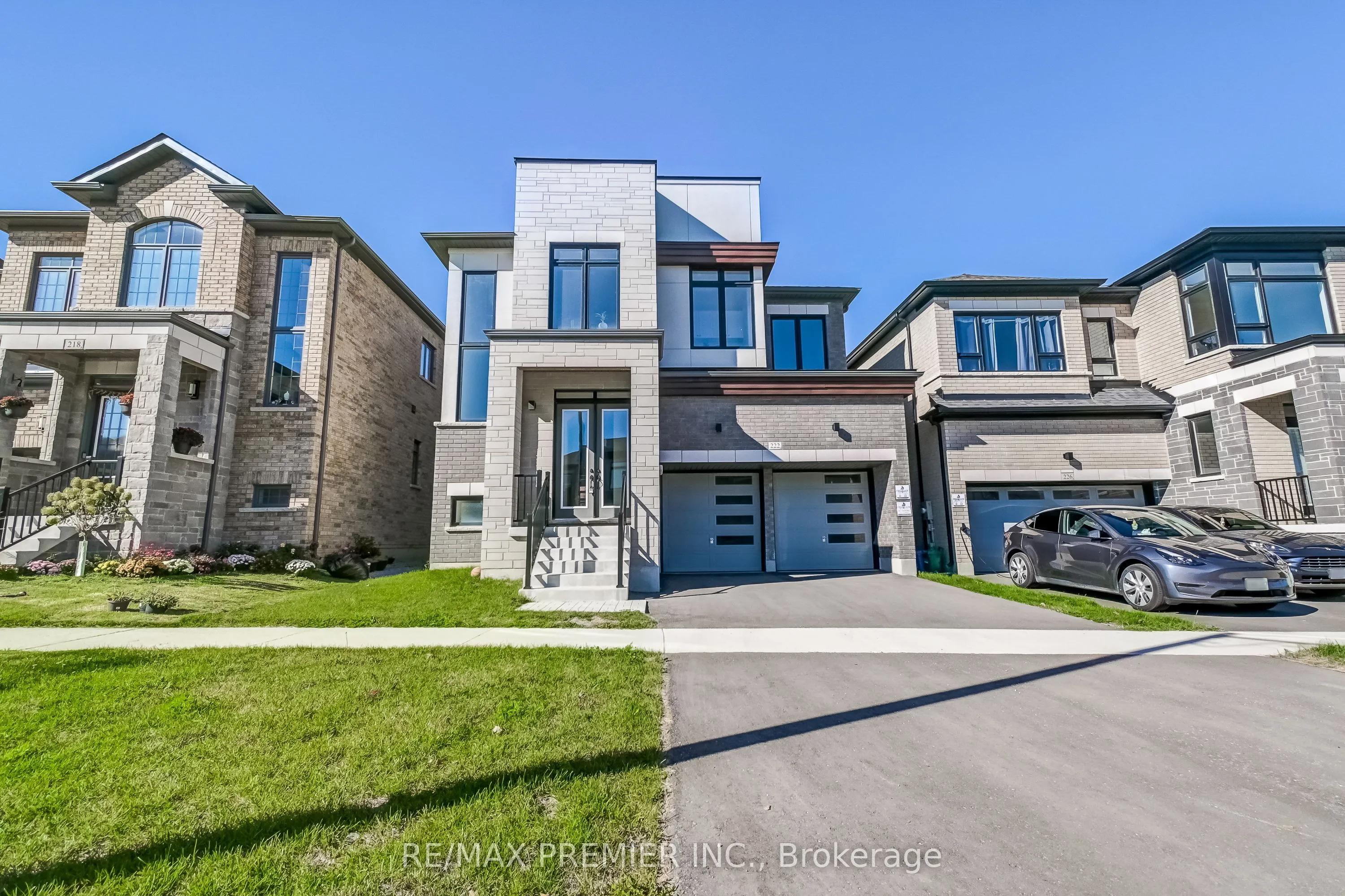 222 McKean Drive, ON L4A 5C2