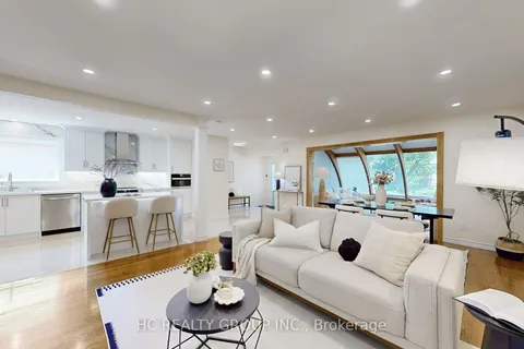 21 SIR CONSTANTINE Drive, Markham, ON L3P 2X3