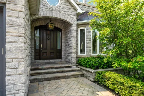 41 Direzze Court, Richmond Hill, ON L4C 0C6