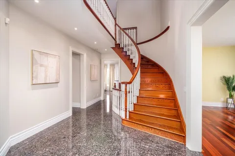 41 Direzze Court, Richmond Hill, ON L4C 0C6