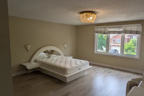 25 Thomas Henry Road, Vaughan, ON L4J 6H6