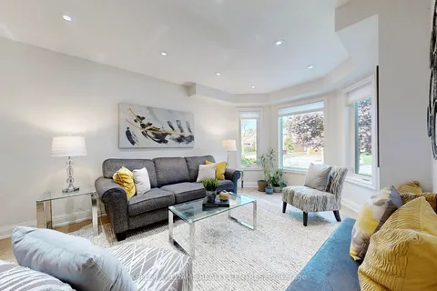 179 Covent Crescent, ON L4G 6P9