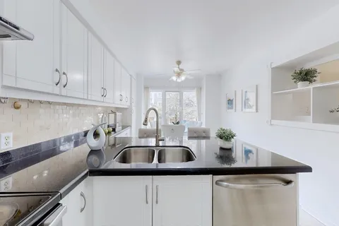 44 Vanity Crescent, ON L4B 4E5