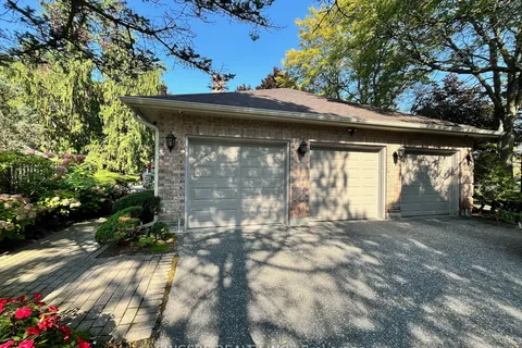 27 Country Estates Drive, ON L6C 1A4